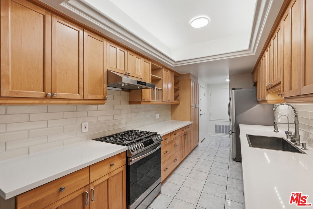 1557 S Beverly Glen Blvd Unit: 108