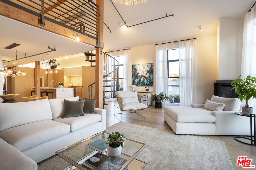 4115 Glencoe Ave Unit: 414