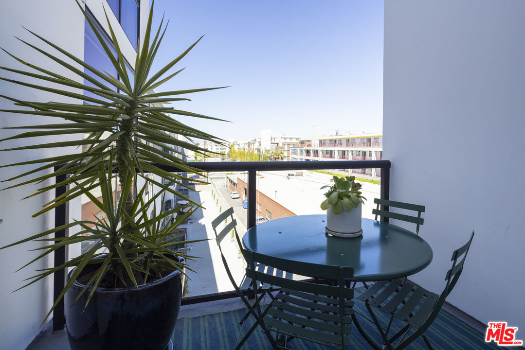 4115 Glencoe Ave Unit: 414