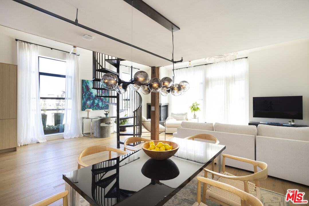 4115 Glencoe Ave Unit: 414