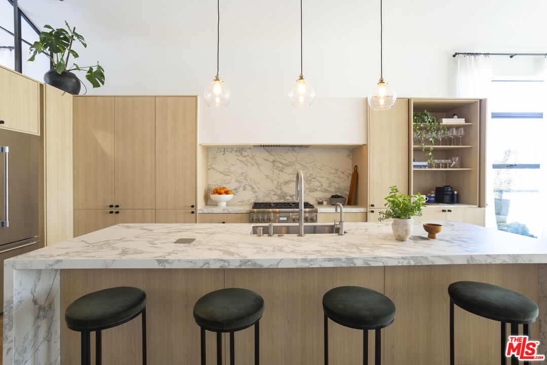 4115 Glencoe Ave Unit: 414