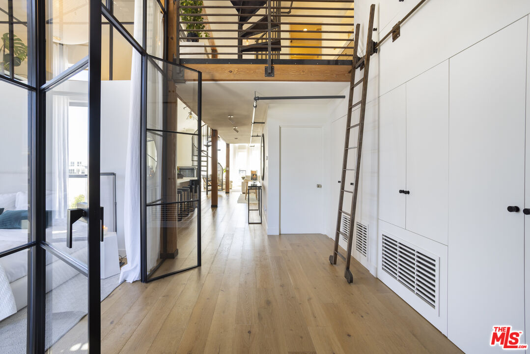 4115 Glencoe Ave Unit: 414
