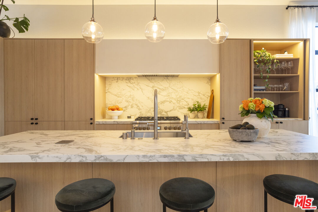 4115 Glencoe Ave Unit: 414