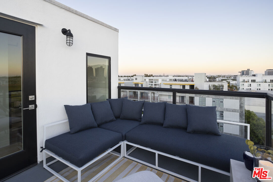 4115 Glencoe Ave Unit: 414