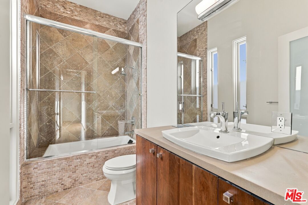 744 Marine St