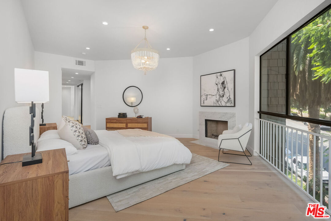 11628 Montana Ave Unit: 201