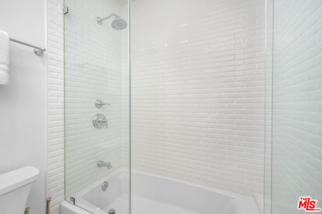 11628 Montana Ave Unit: 201