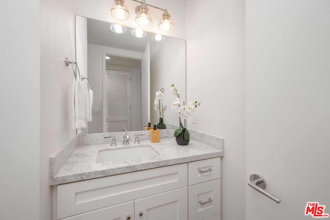 11628 Montana Ave Unit: 201