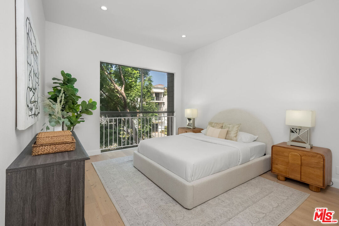 11628 Montana Ave Unit: 201