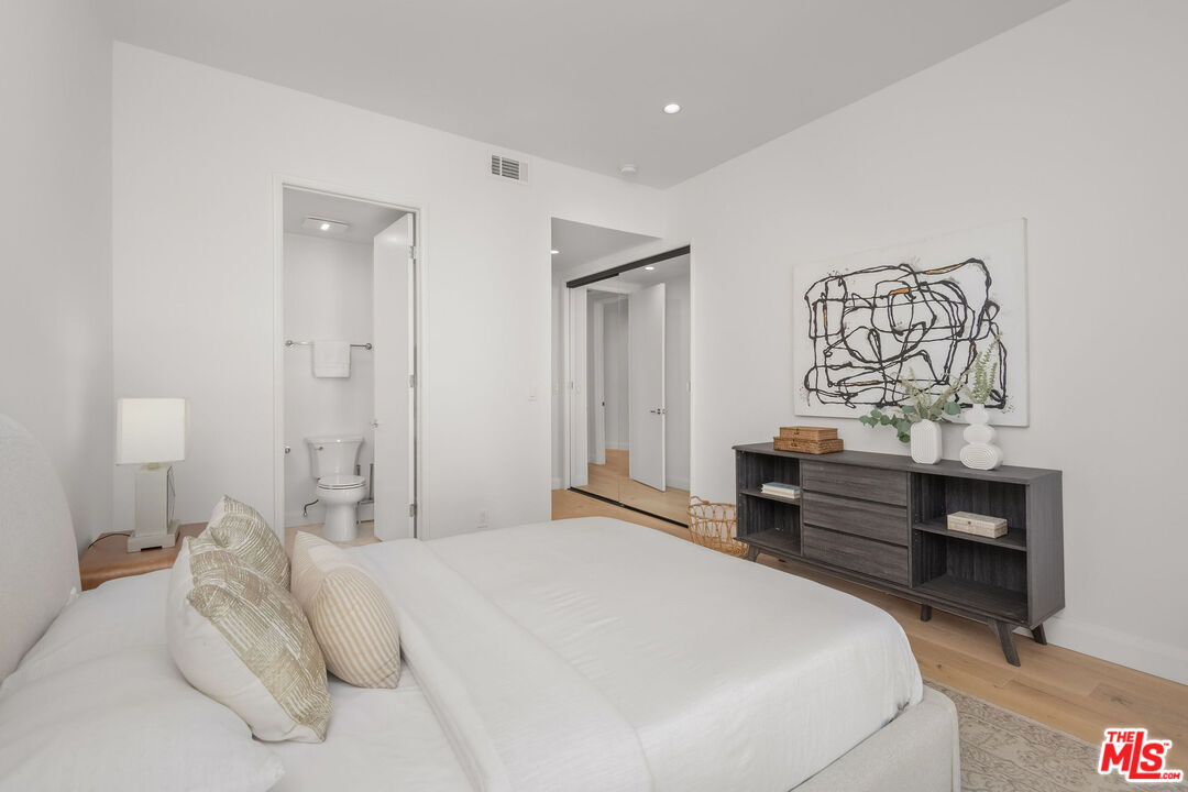 11628 Montana Ave Unit: 201
