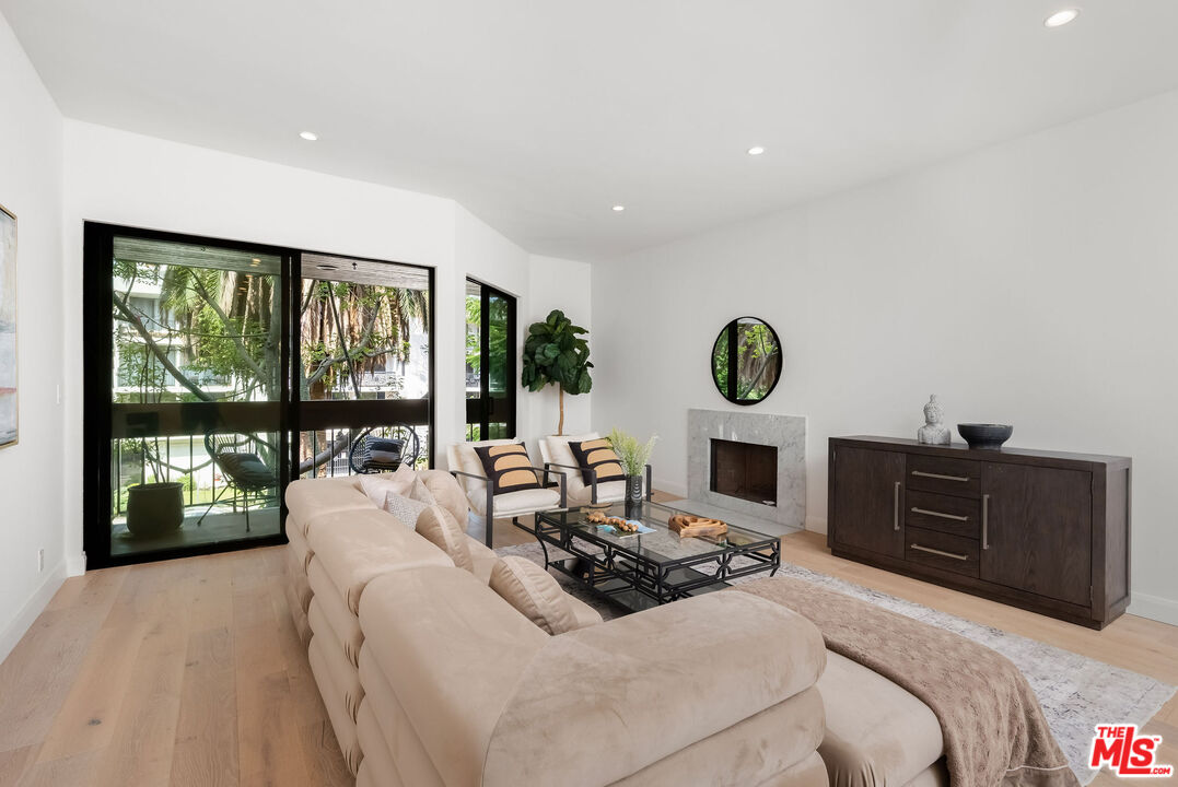 11628 Montana Ave Unit: 201