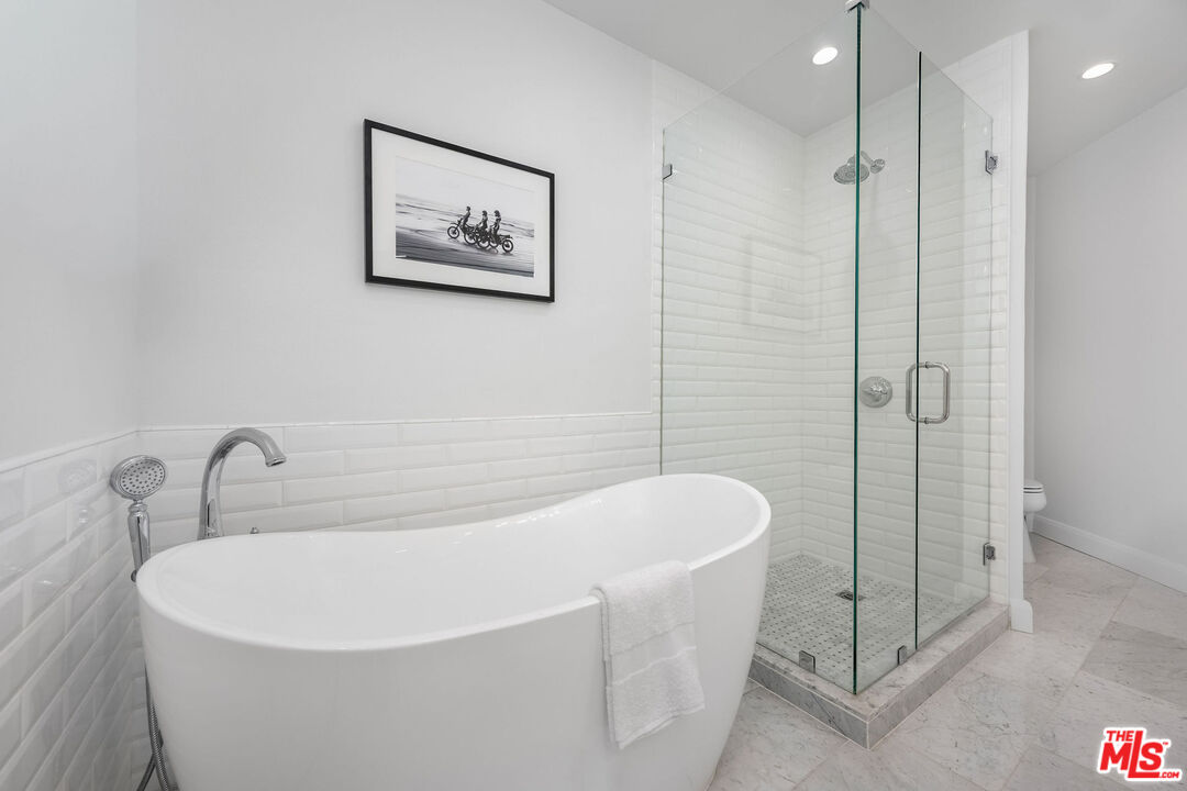 11628 Montana Ave Unit: 201