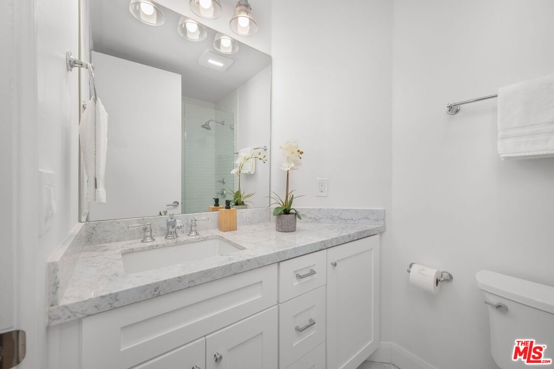 11628 Montana Ave Unit: 201