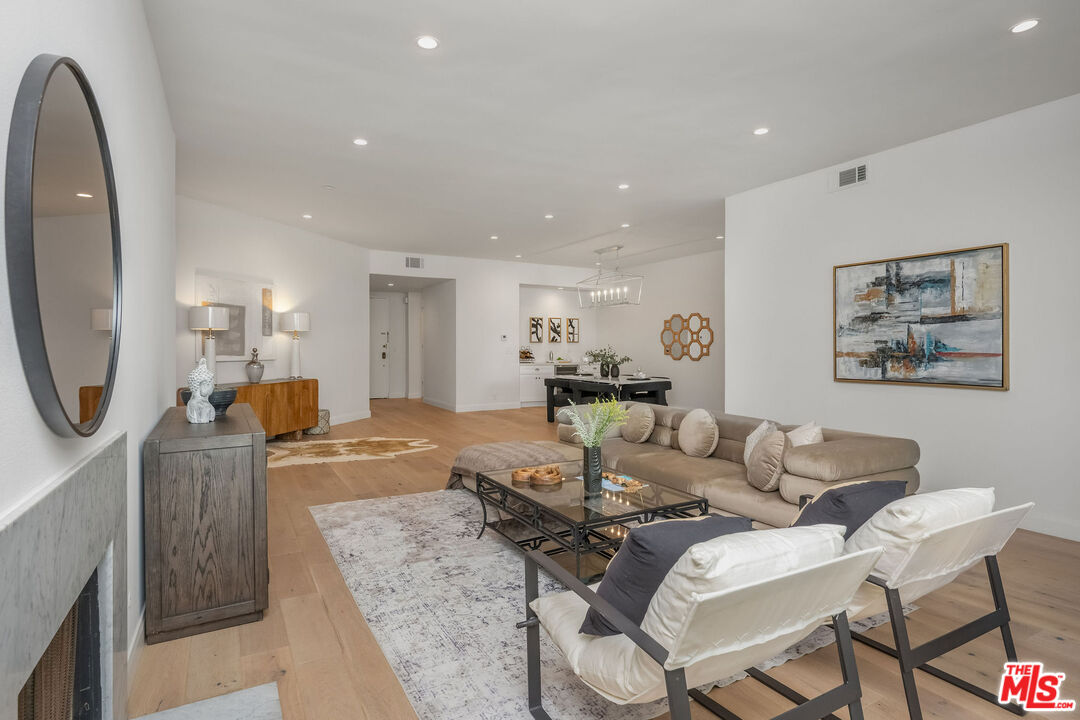 11628 Montana Ave Unit: 201
