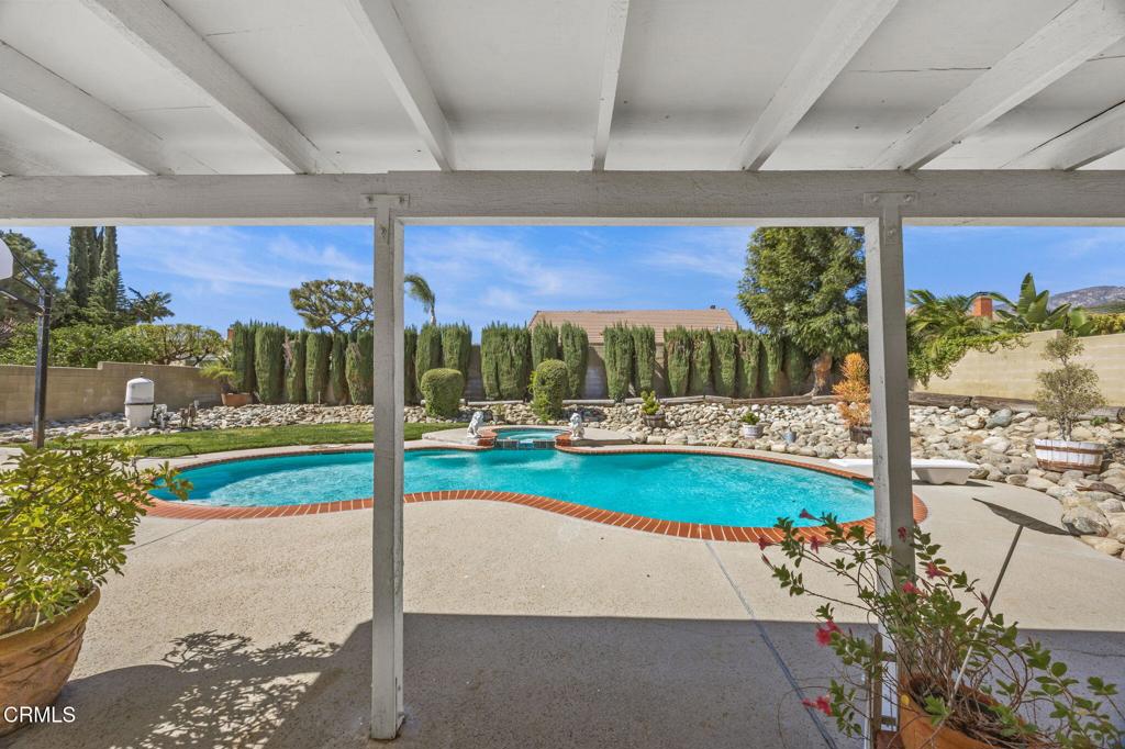 2061 N Albright Avenue