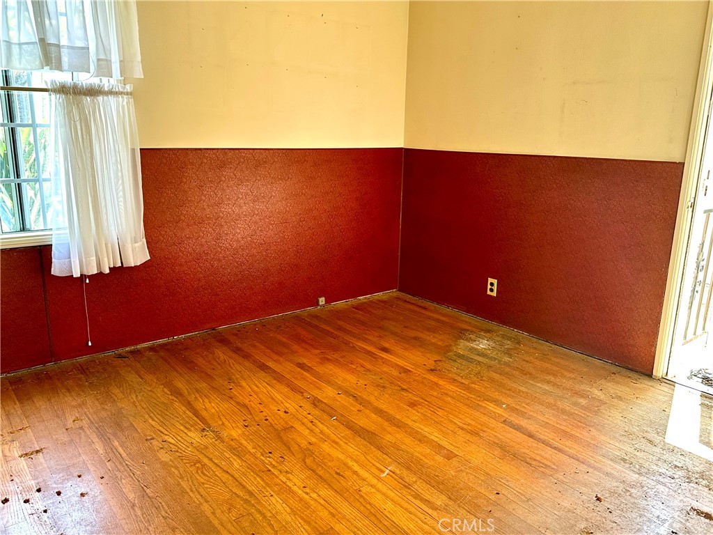 1345 W 26th Place