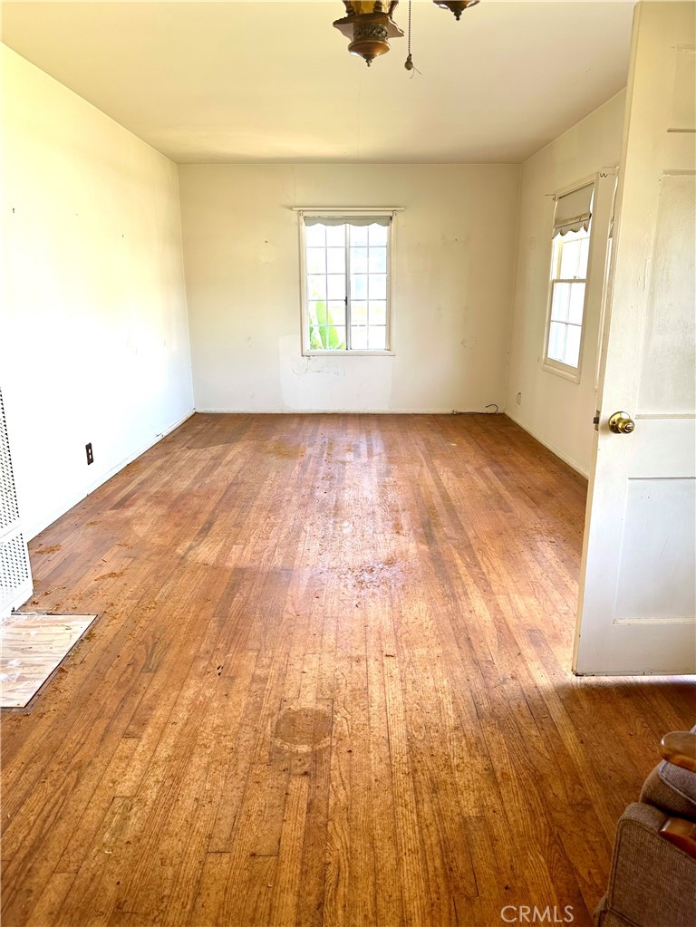 1345 W 26th Place