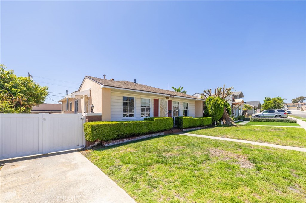 1345 W 26th Place