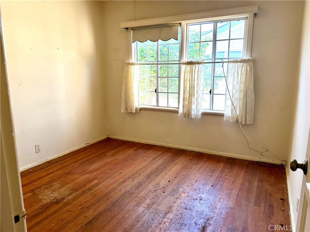 1345 W 26th Place