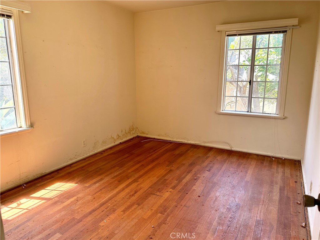 1345 W 26th Place