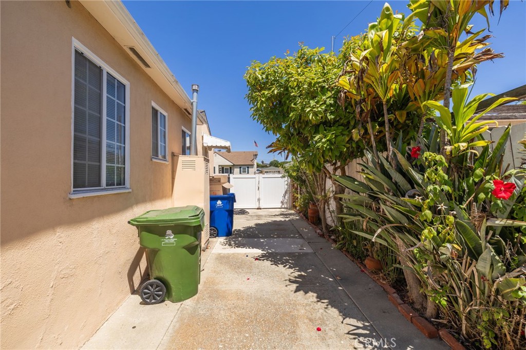 1345 W 26th Place