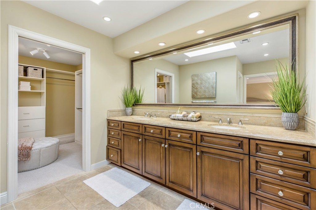 3951 Palos Verdes Drive South