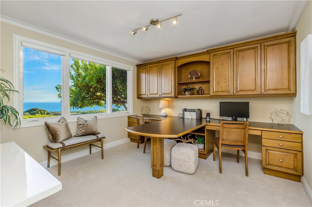 3951 Palos Verdes Drive South