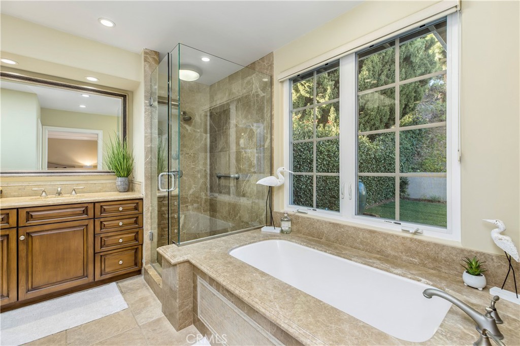 3951 Palos Verdes Drive South