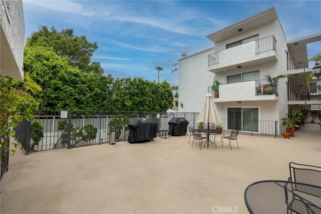 837 N West Knoll Drive 307