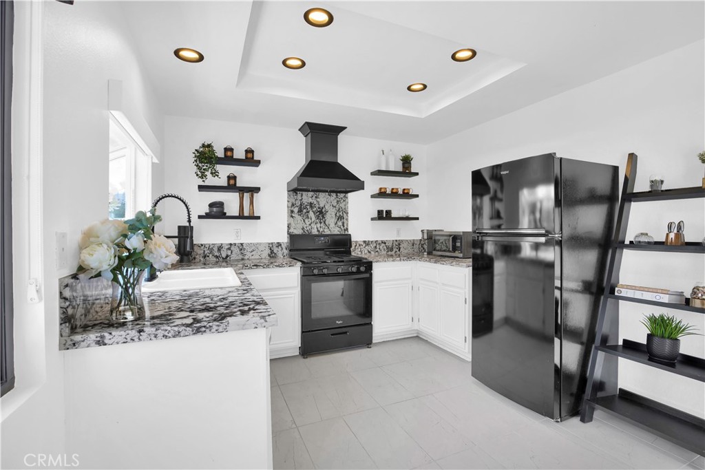 41158 Vincennes Court