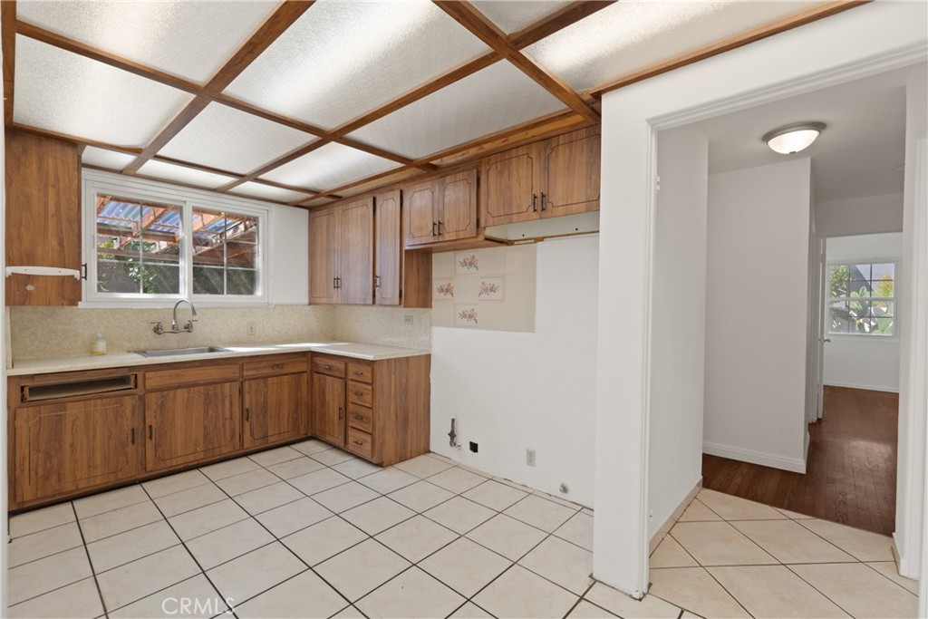 8831 Glider Avenue