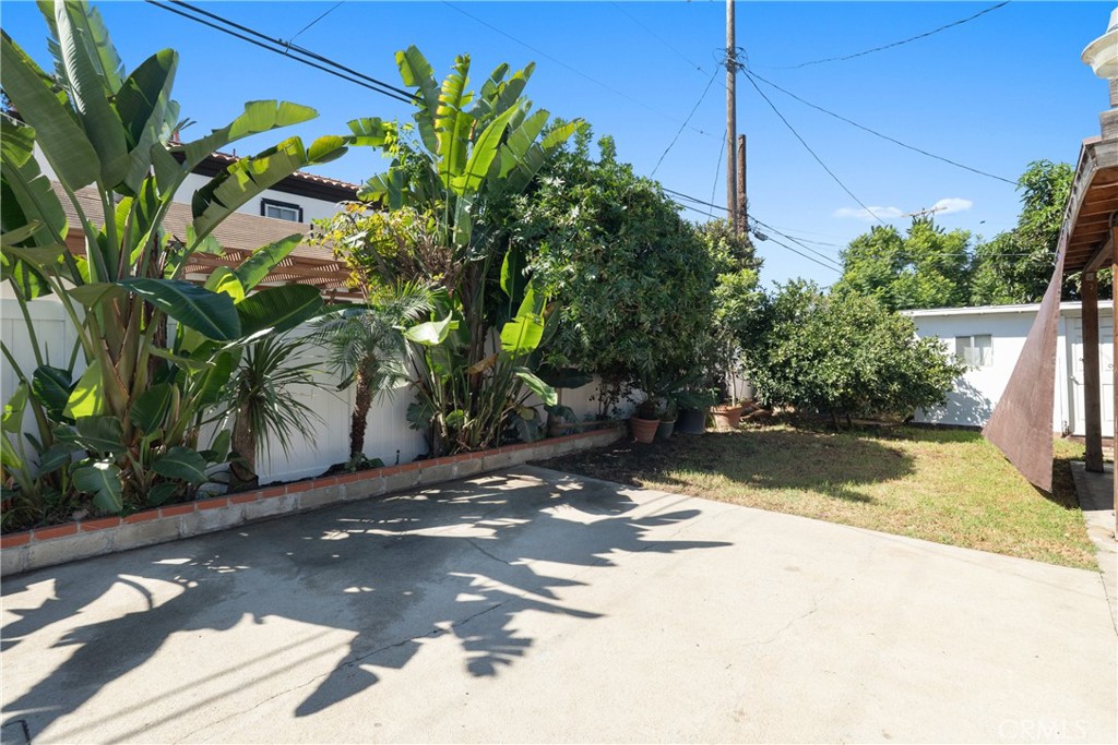 8831 Glider Avenue