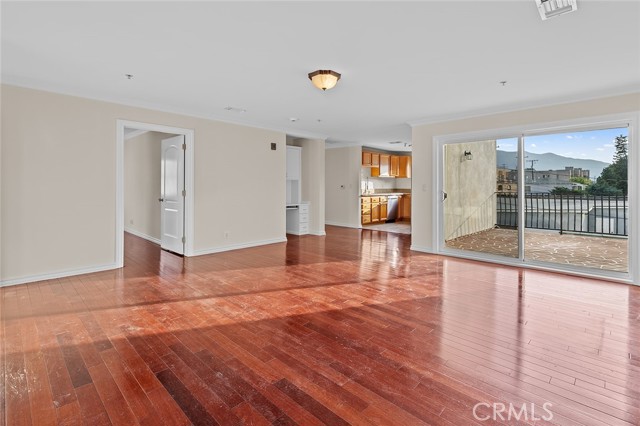 320 W Valencia AVE Unit: 202
