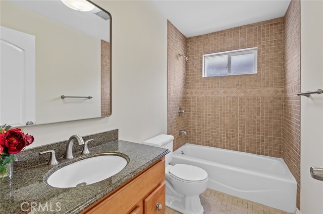 320 W Valencia AVE Unit: 202