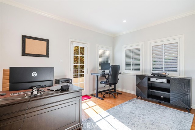 4022 Willowcrest Avenue