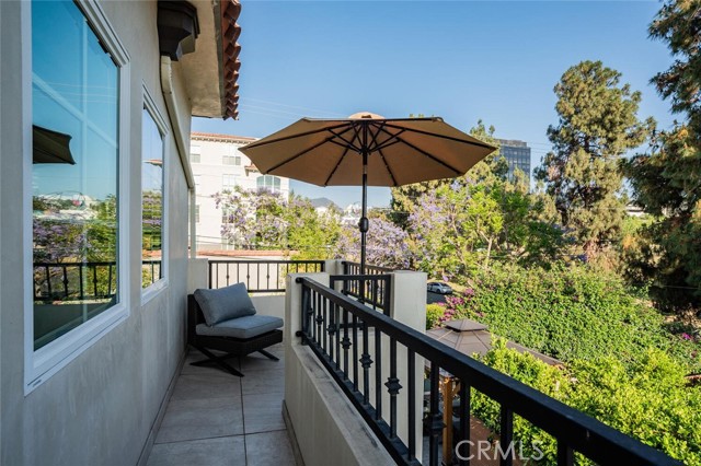 4022 Willowcrest Avenue