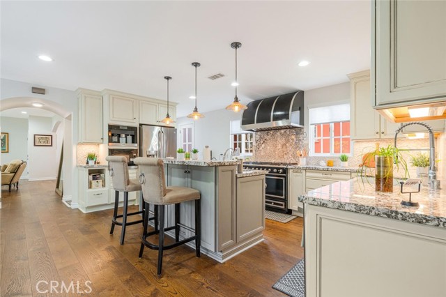 4022 Willowcrest Avenue