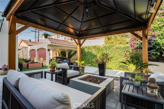 4022 Willowcrest Avenue