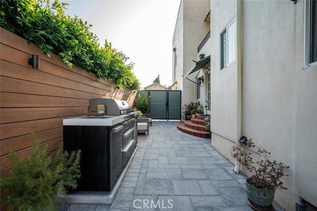 4022 Willowcrest Avenue