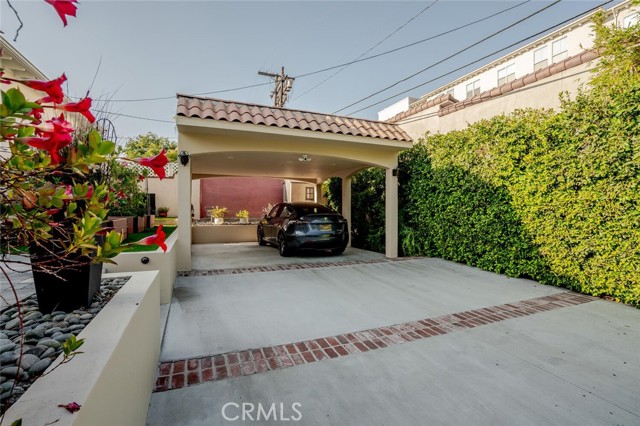 4022 Willowcrest Avenue