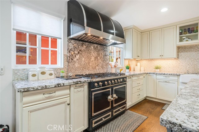 4022 Willowcrest Avenue