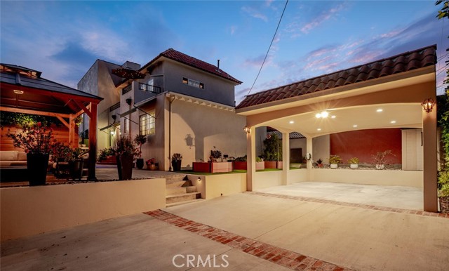 4022 Willowcrest Avenue