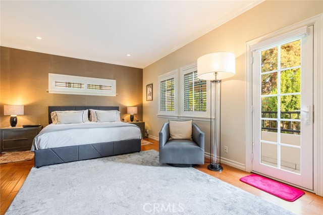 4022 Willowcrest Avenue