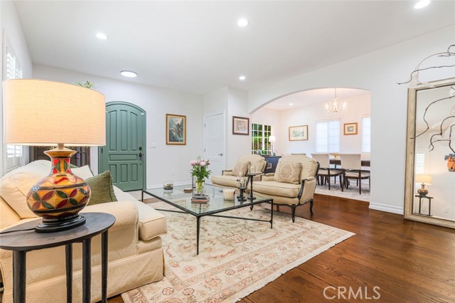 4022 Willowcrest Avenue