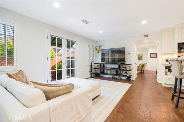 4022 Willowcrest Avenue