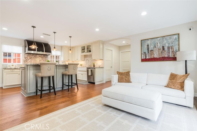 4022 Willowcrest Avenue