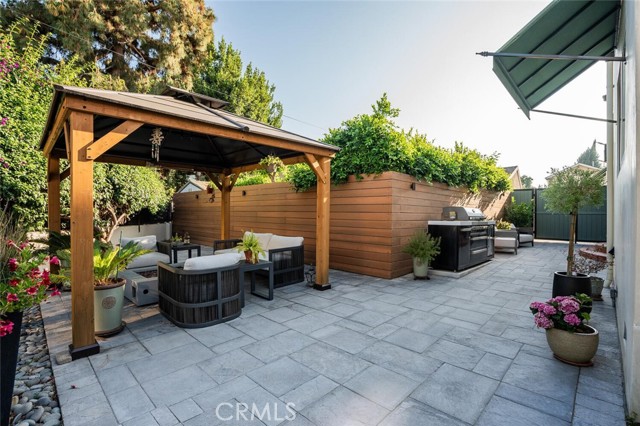 4022 Willowcrest Avenue