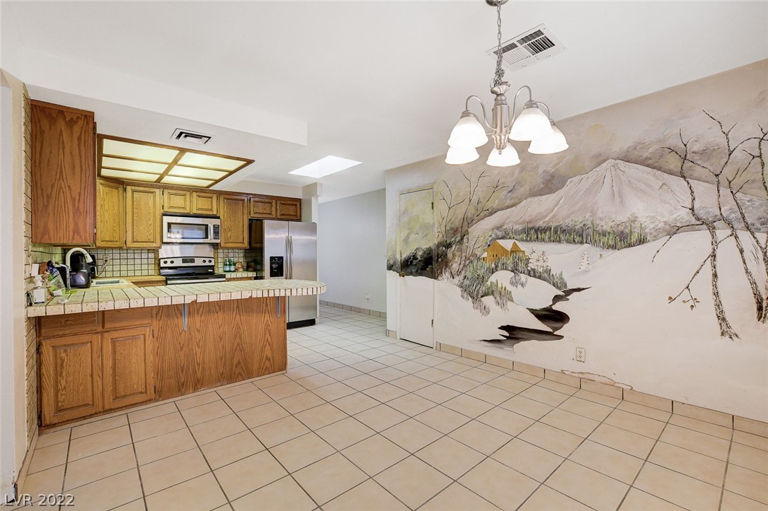 313 Estella Avenue