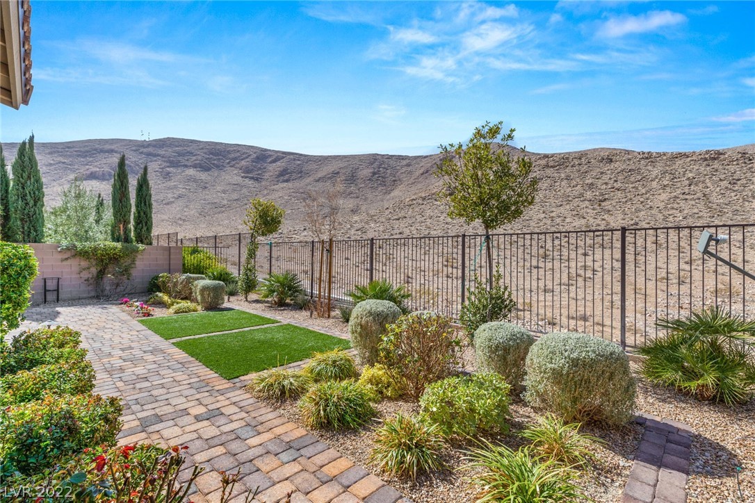 12711 Coastline Shadow Street