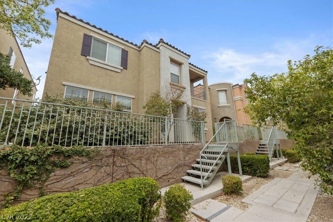 7560 Trendy Court